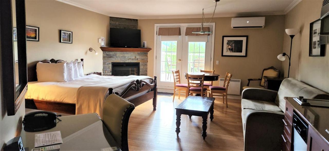 Hotel St-Sauveur Saint-Sauveur-des-Monts Esterno foto