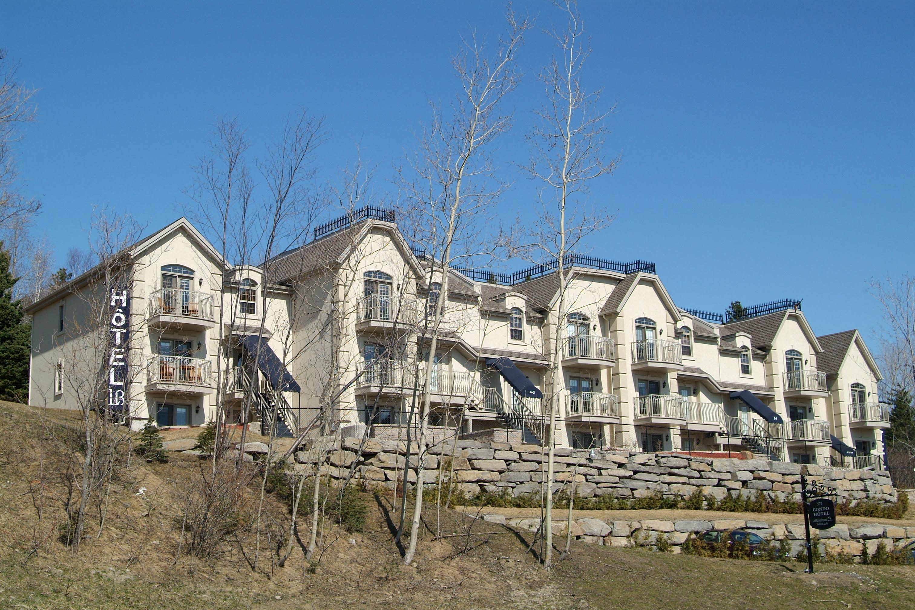Hotel St-Sauveur Saint-Sauveur-des-Monts Esterno foto