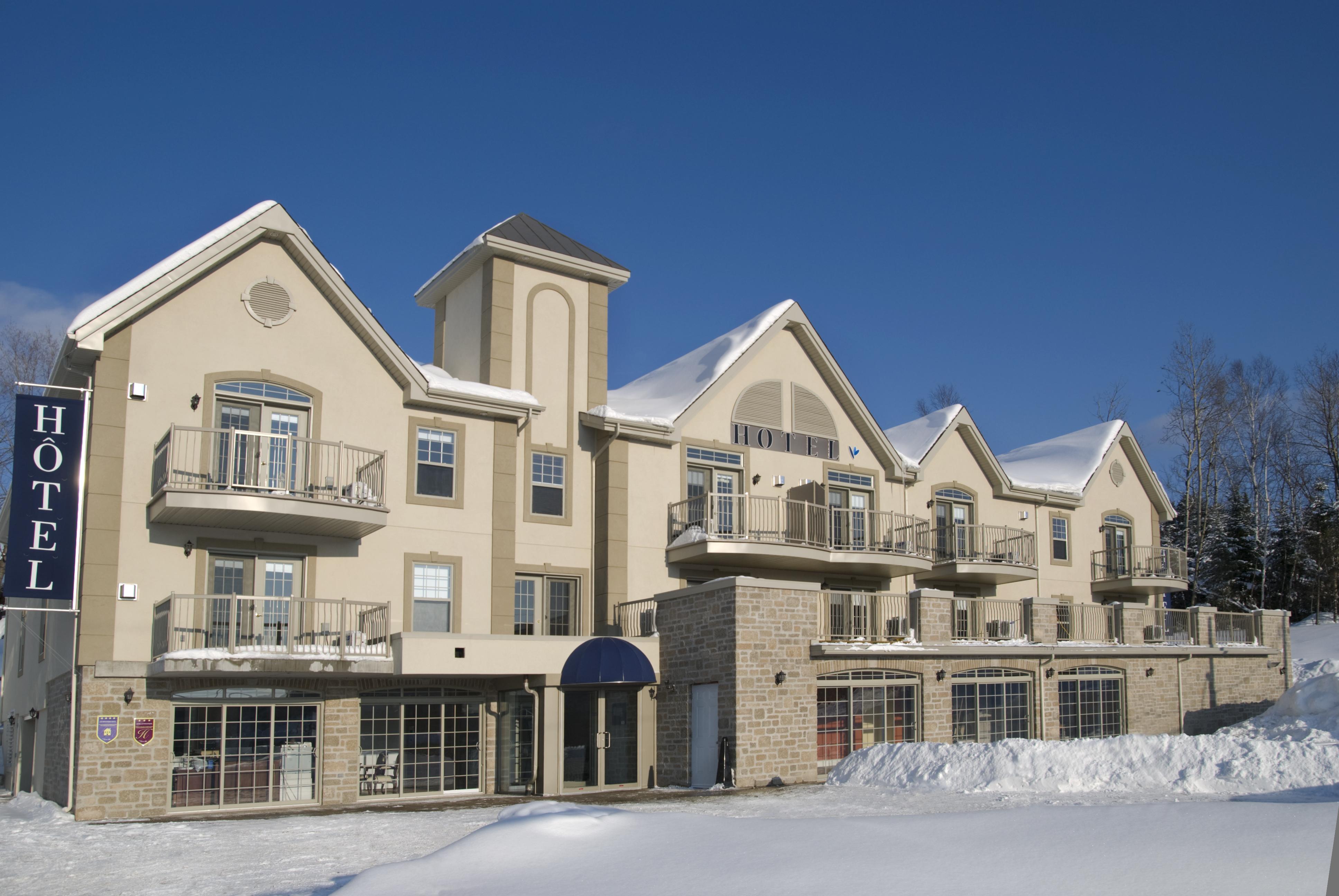 Hotel St-Sauveur Saint-Sauveur-des-Monts Esterno foto