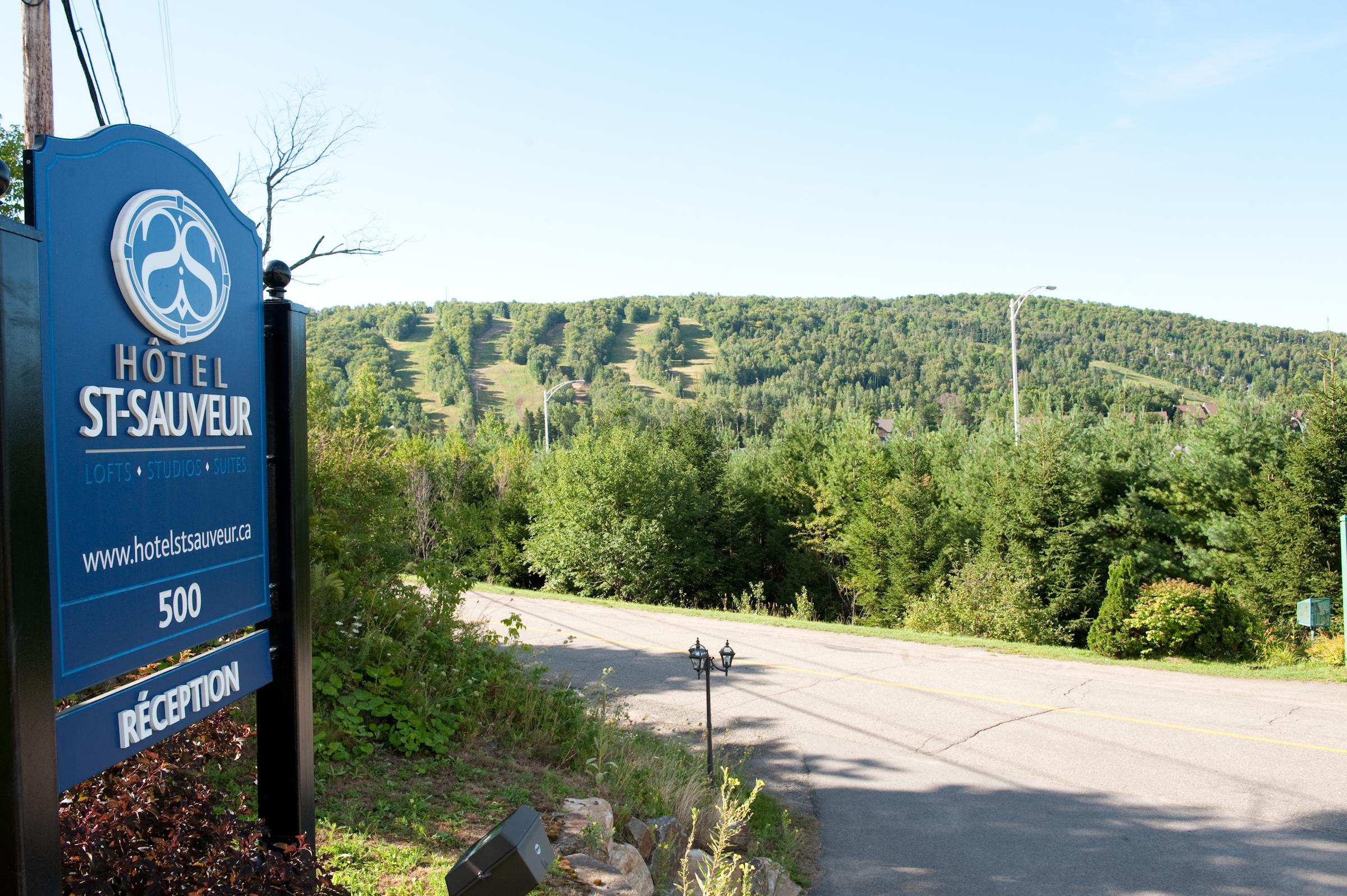 Hotel St-Sauveur Saint-Sauveur-des-Monts Esterno foto