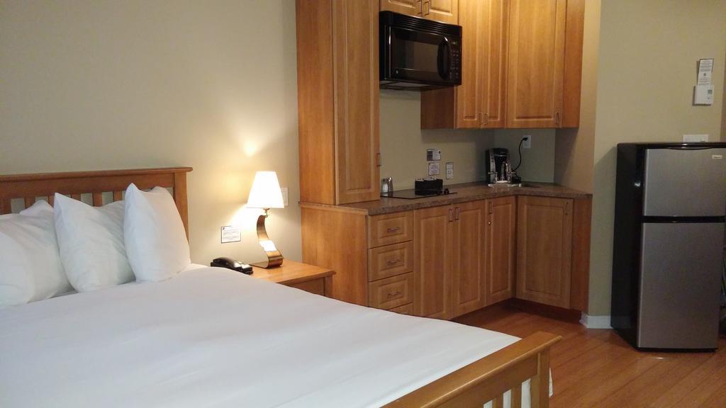 Hotel St-Sauveur Saint-Sauveur-des-Monts Esterno foto