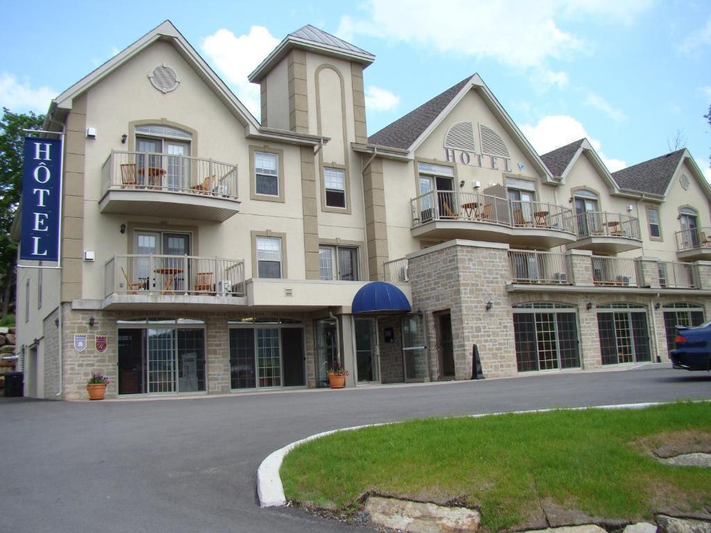 Hotel St-Sauveur Saint-Sauveur-des-Monts Esterno foto
